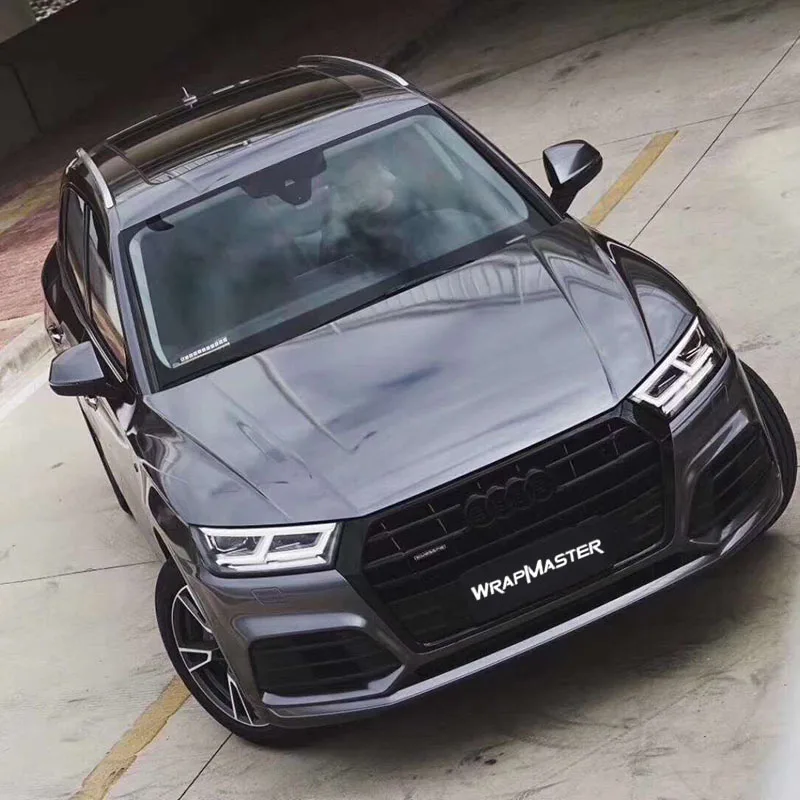 غلاف سيارة TSAUTOP فائق اللمعان معدني PET باللون الرمادي الفاتح من الفينيل