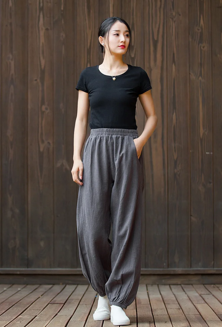 A/W vintage-style ramie harem pants. Stone-washed with a slubbed texture for yoga and casual wear.
