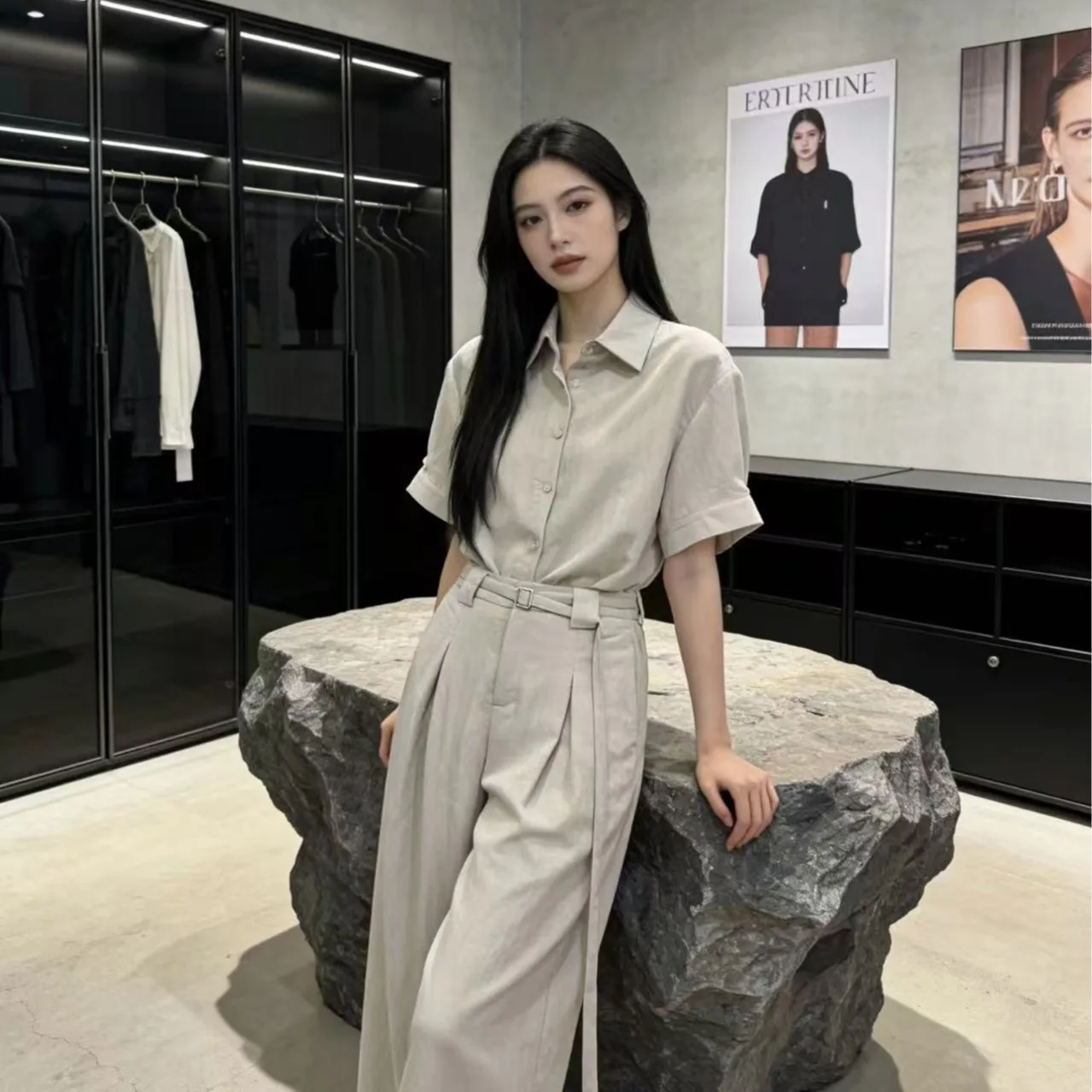 

Ретро-комплект в гонконгском стиле для повседневной носки, лето 2026: свободные прямые брюки и рубашка, комплект из двух предметов, элегантный и модный