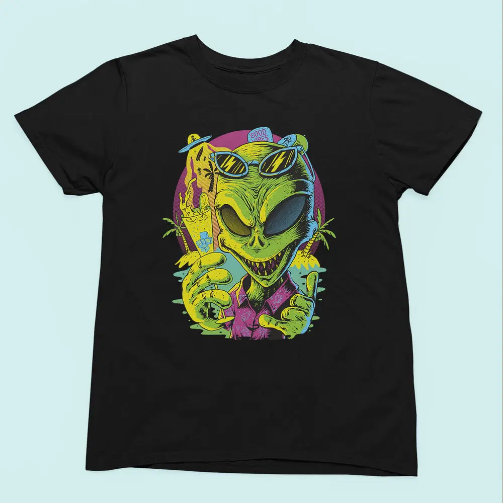 Cool Alien with Drink Camiseta gráfica – Extraterrestre - Camiseta para hombre y mujer