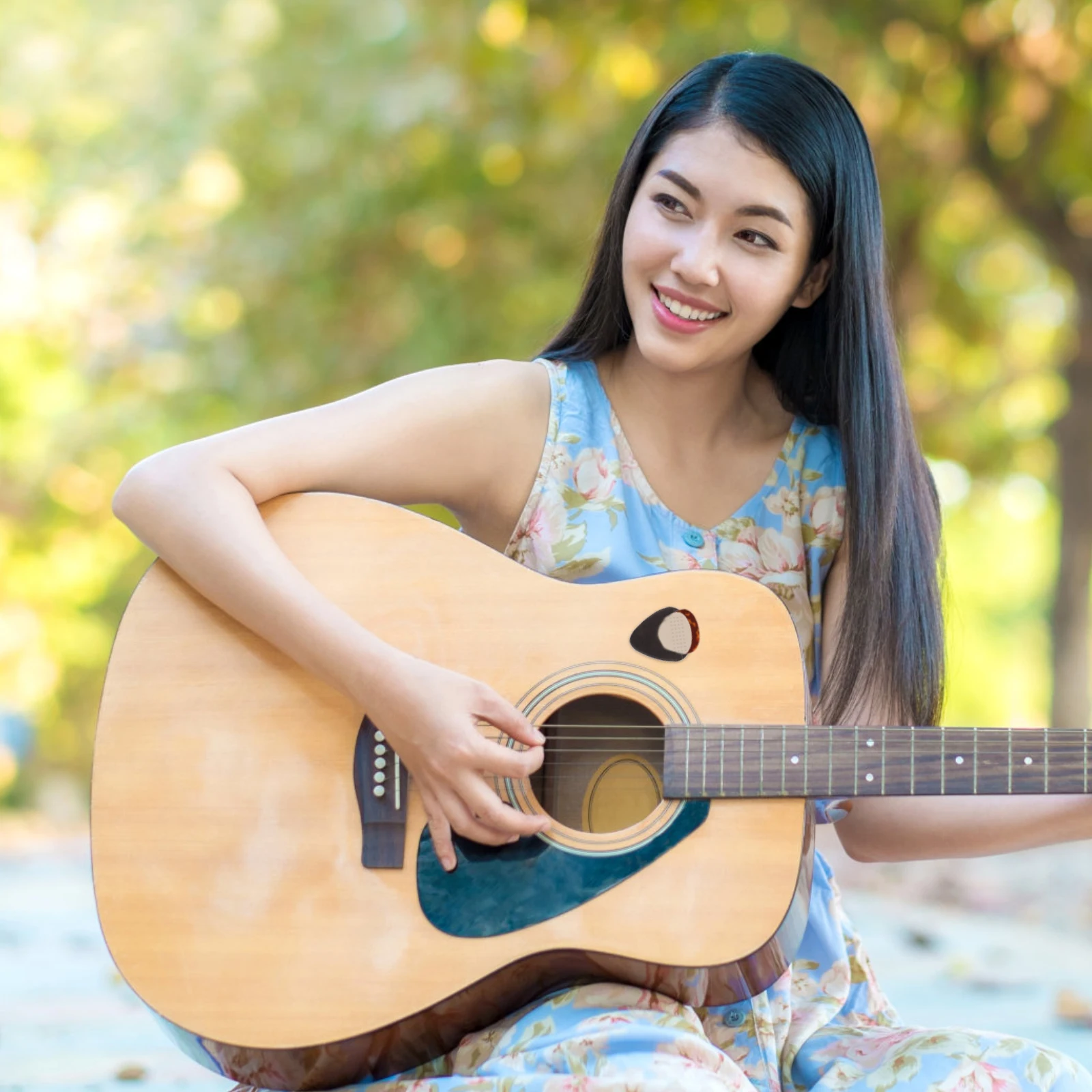 

L805 Heart Guitar Adhesive Paste Holder For Standard Jazz Picks Durable Heart-Shaped Guitar Fit All Guitars