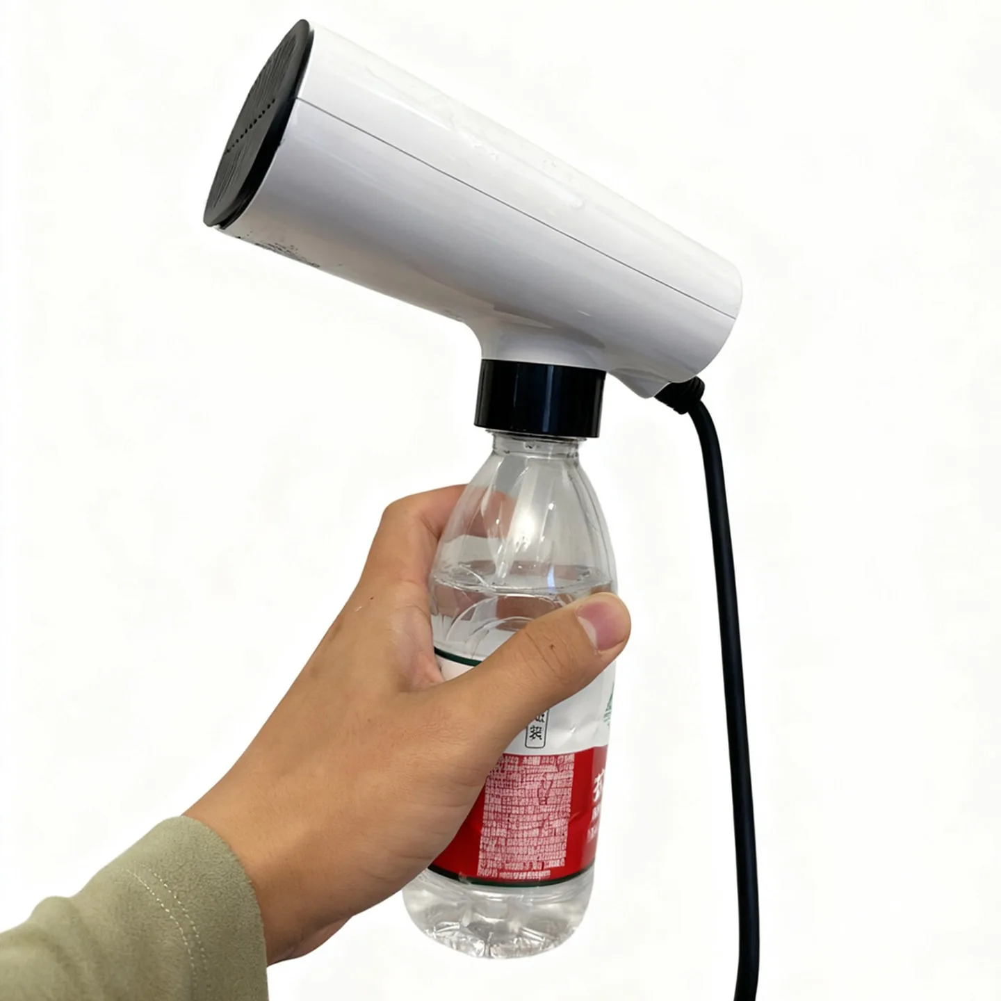 

2026 Handheld ironing machine for applying pressurized steam for ironing
