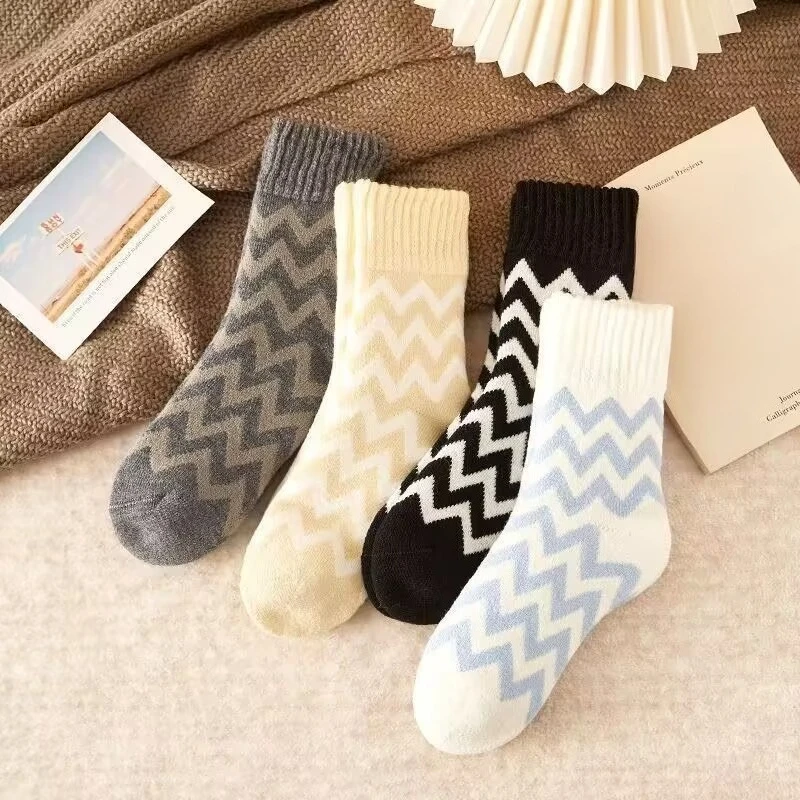 

8 Pairs Winter Warm and Plush Thick Mid Tube Socks with Retro Stripes Breathable and Sweat Absorbing Women's Looped Socks 2025