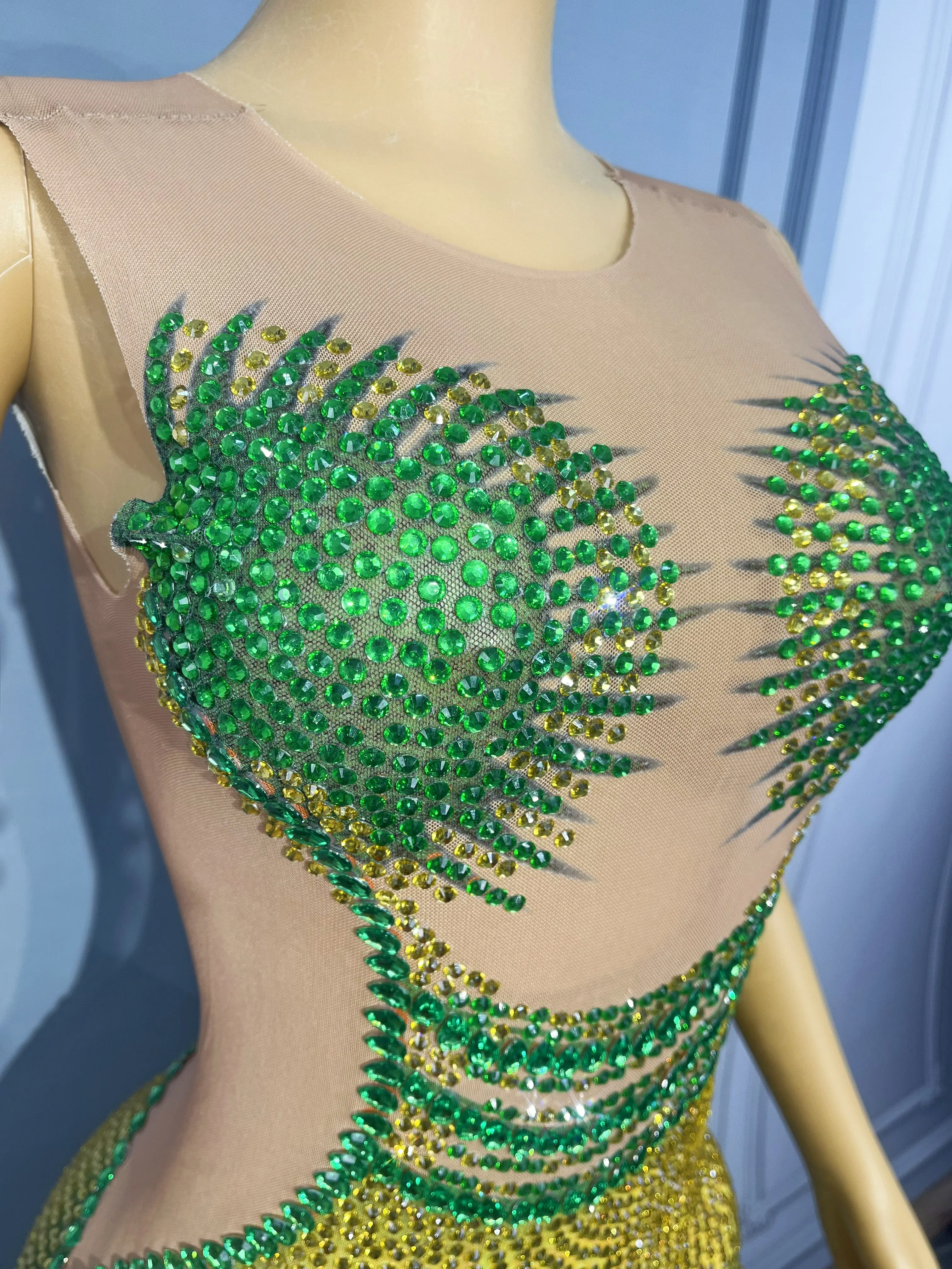 새로운 럭셔리 디자인 블링블링 라인스톤 메쉬 드레스 여성 파티 이브닝 가운 레드 카펫 쇼 의상