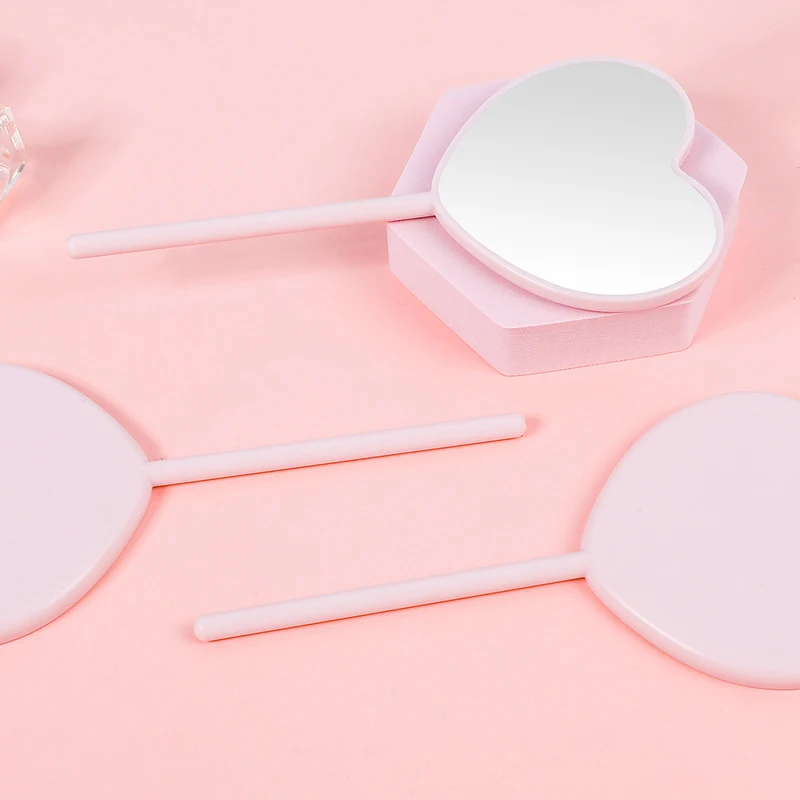 1 pz specchio per il trucco portatile Love Heart Mirror manico femminile trucco strumenti di bellezza cosmetici specchio per il trucco portatile Vanity