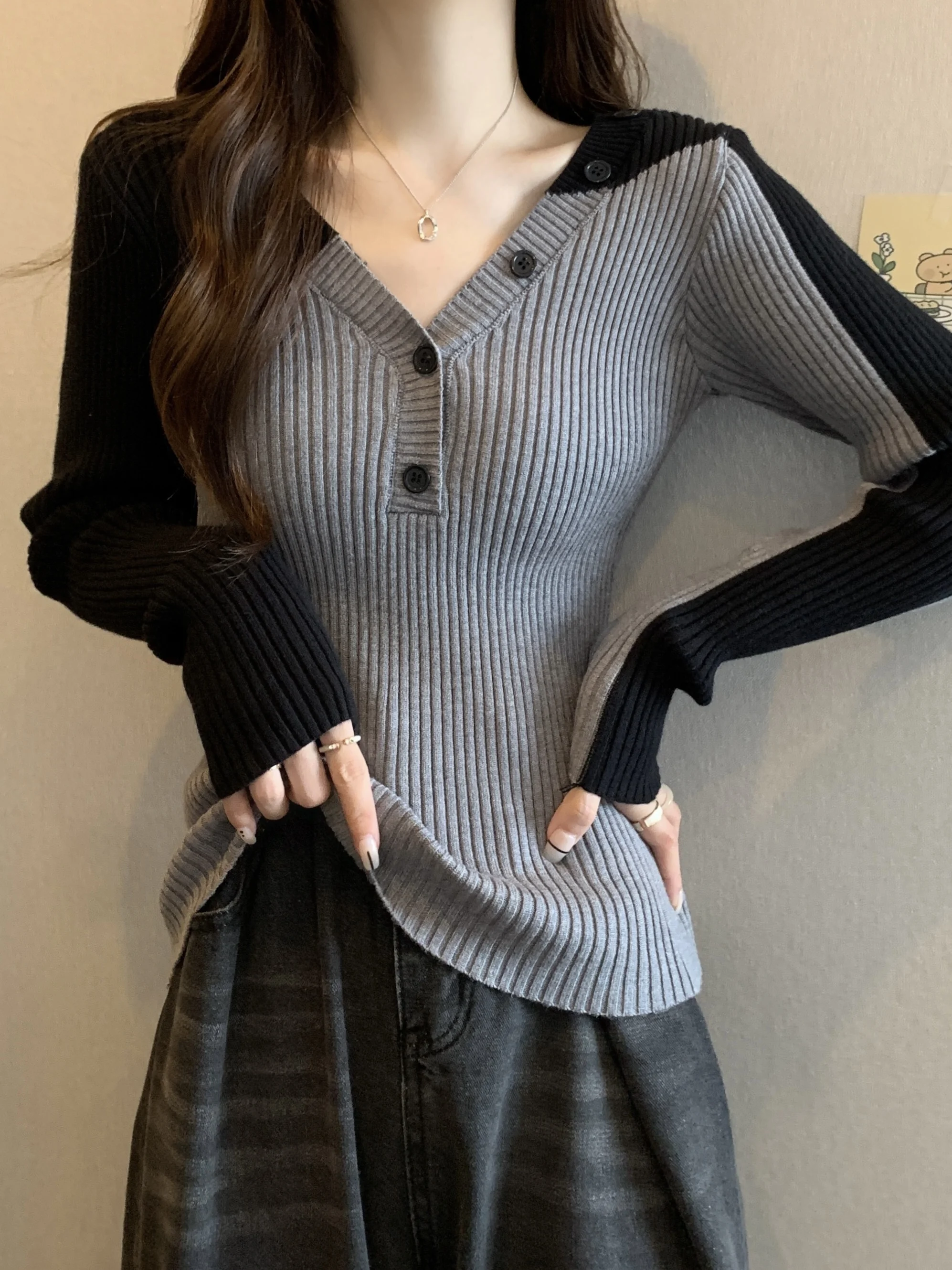 

Slim Fit Korean Style Knitted Base Shirt Long Sleeve V Neck Color Block Slimming Top Casual Soft Polyester Fiber Knitwear