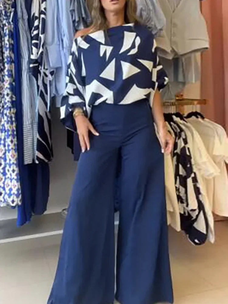 

Блузка с открытыми плечами и брюки с вырезом лодочкой