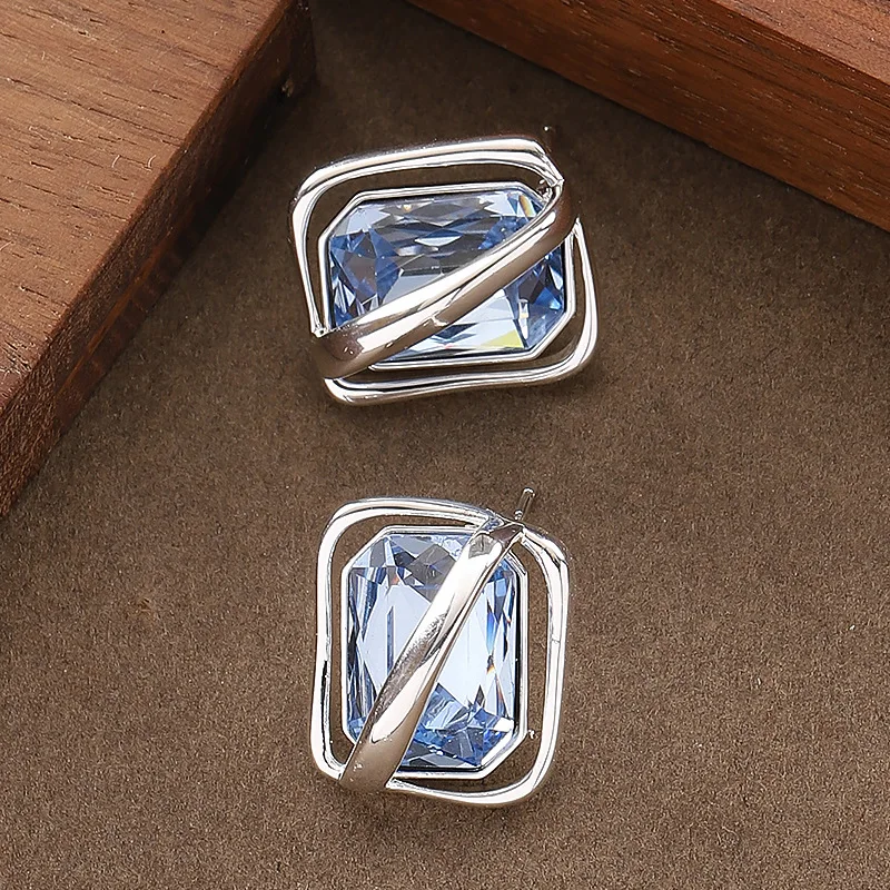 

Fashionable, simple and exquisite resort style Klein blue glass crystal earrings, light luxury, high-end commuting earrings