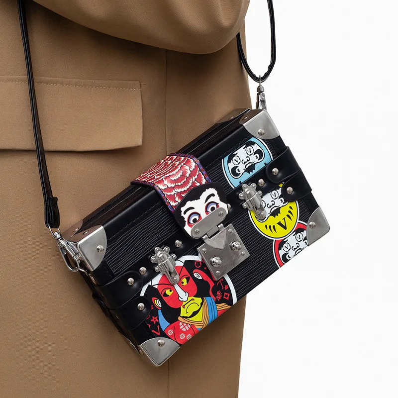 

Сумка-маска для лица в китайском стиле, новинка 2025 года, сумка через плечо с нишевым дизайном граффити, женская универсальная сумка через плечо y2k bolso marca lujo