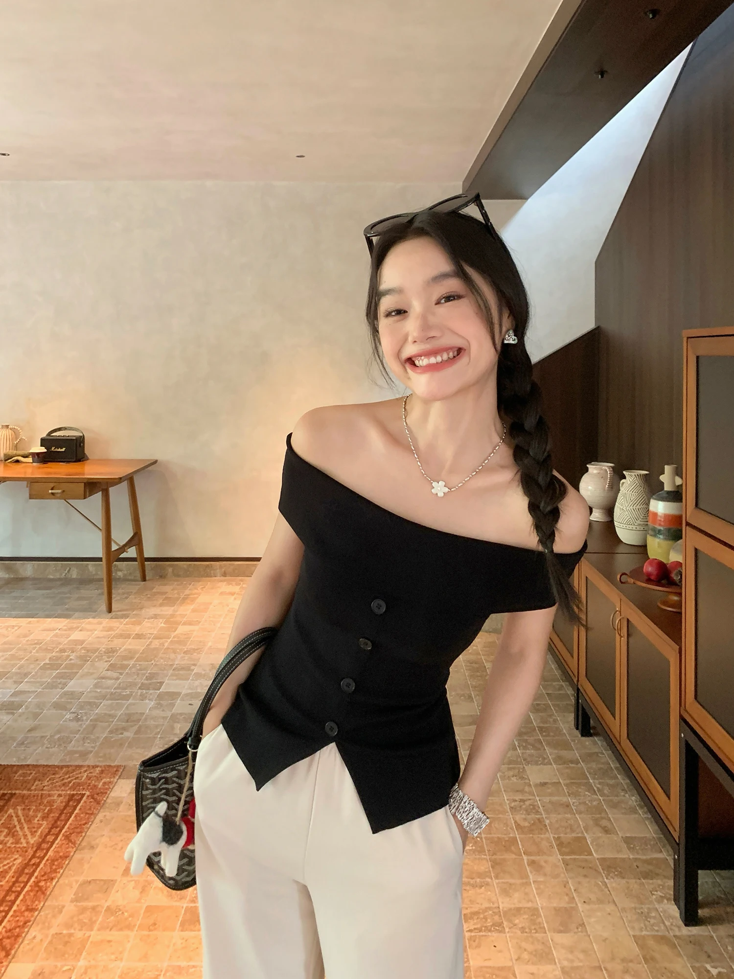 

Женская облегающая футболка Pusumede Sli Box с одним открытым плечом и коротким рукавом, сексуальный вязаный топ с разрезом, модный повседневный стиль, из нейлонового волокна