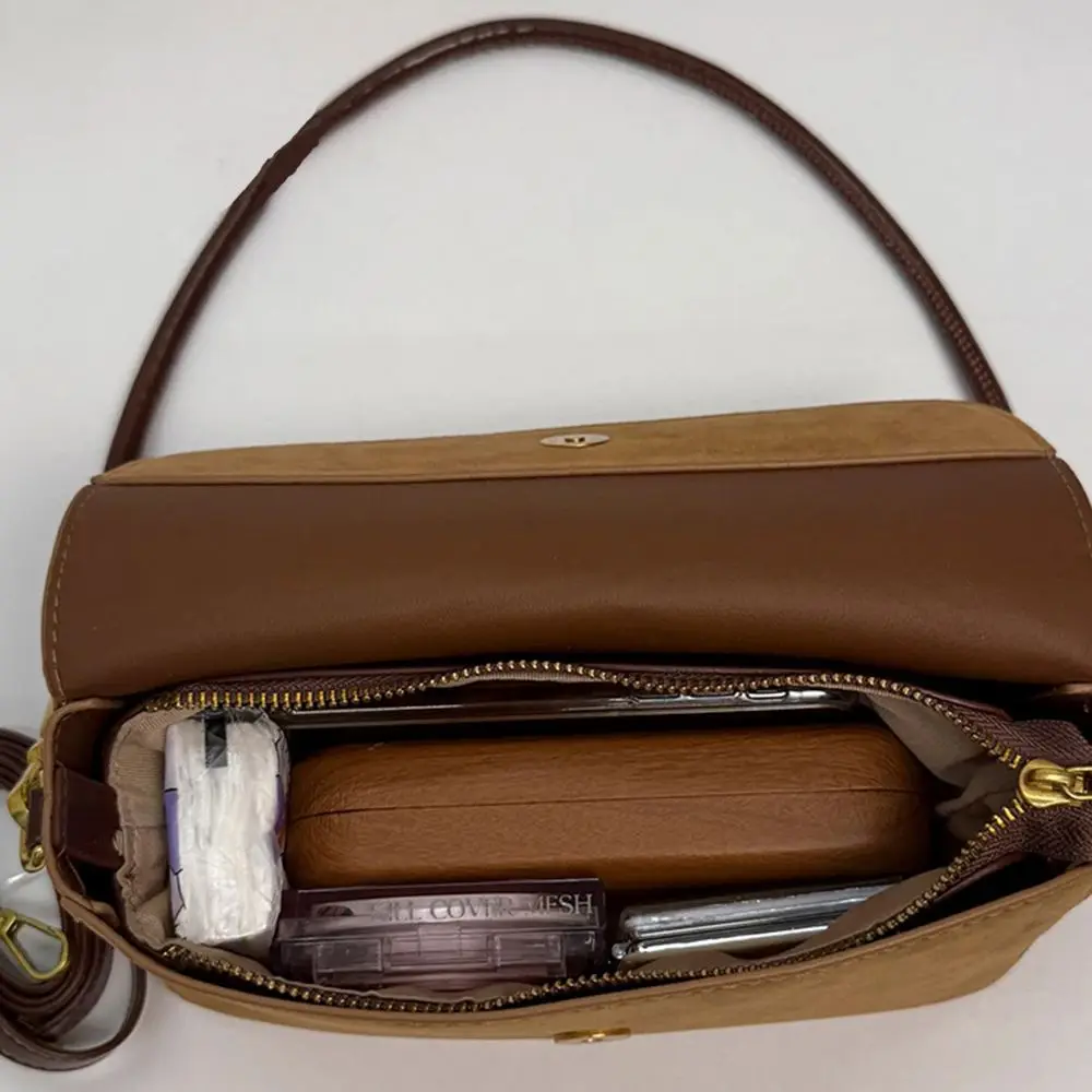 الجلد المدبوغ حقيبة كتف الموضة البسيطة للنساء 2025 الخريف جديد مصمم نمط رفرف على إغلاق واحد الكتف حقيبة يد تحت الإبط