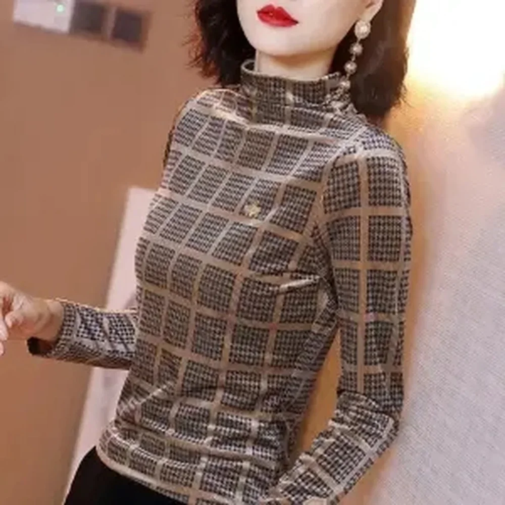 Top Women's Fashion 2021 New Spring and Autumn Thin Section Velvet Plaid Printed T-shirt Women's Long-sleeved Retro Inner Wear