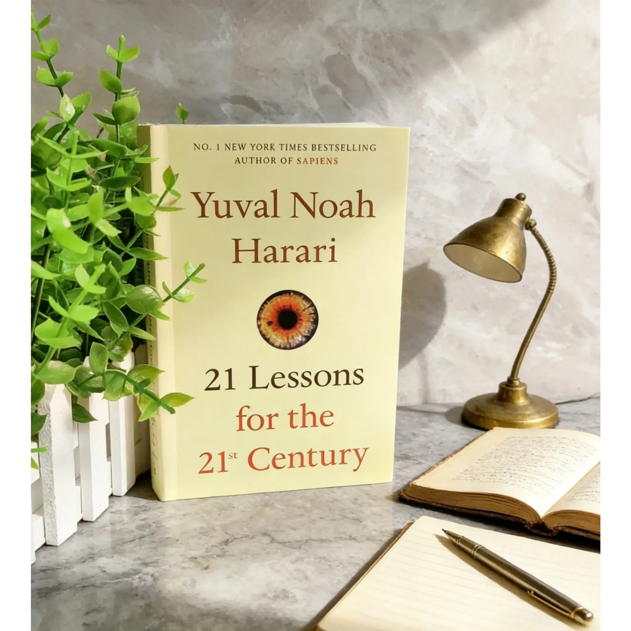 

21 урок для XXI века. Автор: Юваль Ноах Харари. Мягкая обложка. На английском языке.