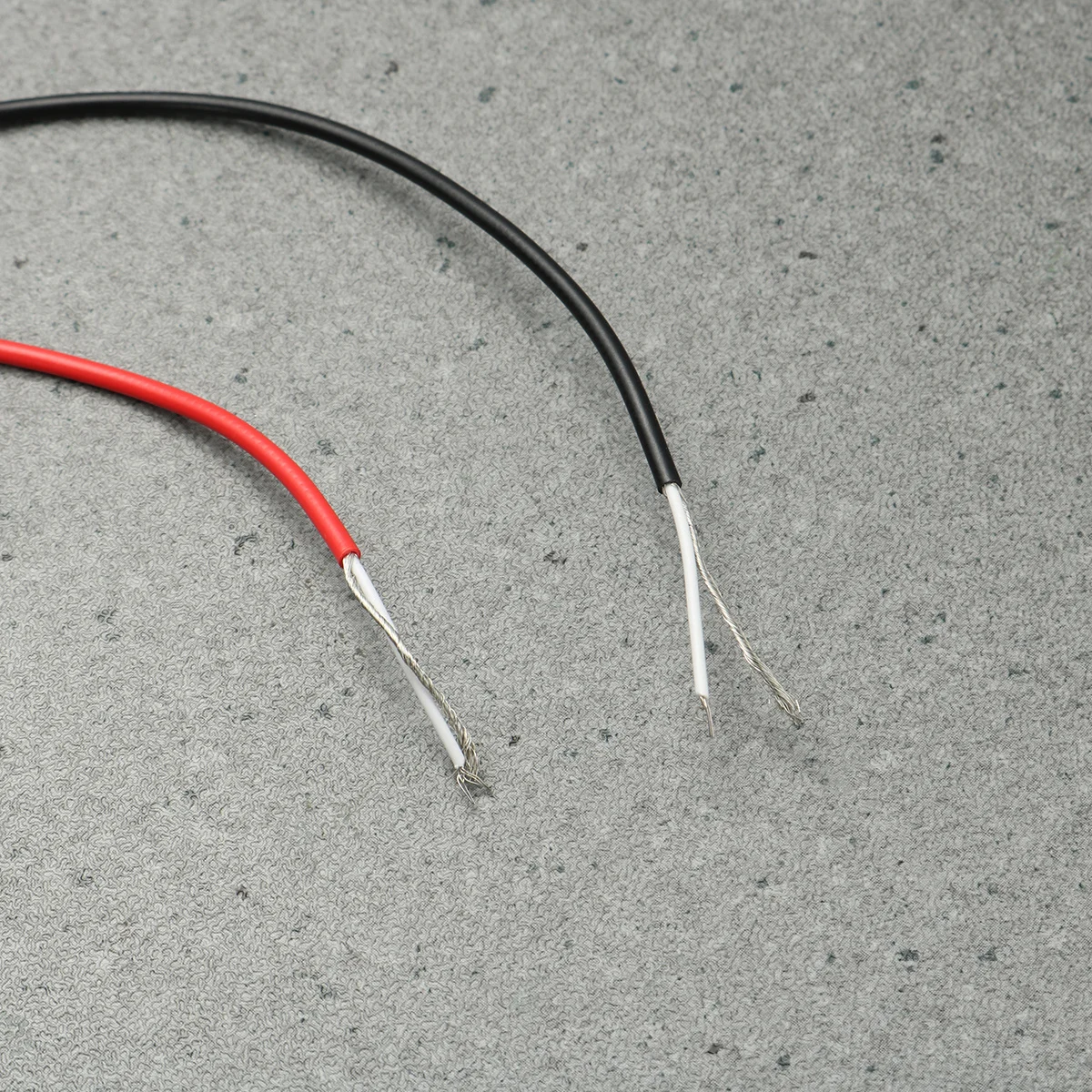 

2Pcs Sealed Humbucker Pickups Set High Output Electric Guitar Accessory Replacement Screws Included Black Humbucker Pickups