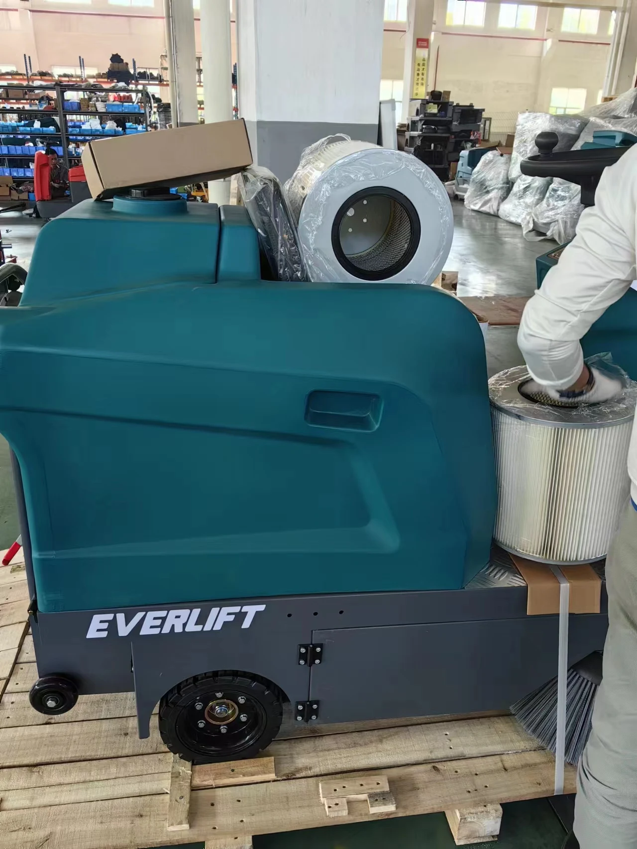 Attrezzatura per la pulizia della spazzatrice per pavimenti automatica di marca EVERLIFT con CE
