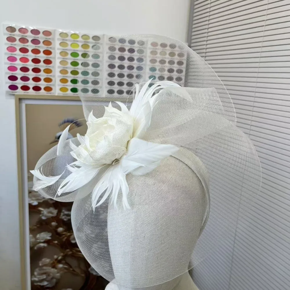 مشبك شعر ريش الزفاف الأنيق مع الدانتيل تول تقليد اللؤلؤ قبعة السيدات حزب الشعر التبعي