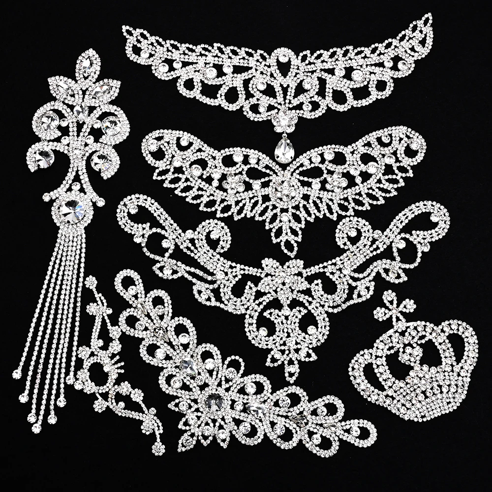 Apliques de escote en forma de V con diamantes de imitación de cristal, parches de adorno de cristal de Color plateado para vestido de novia, suéter, Collar, artesanía de costura