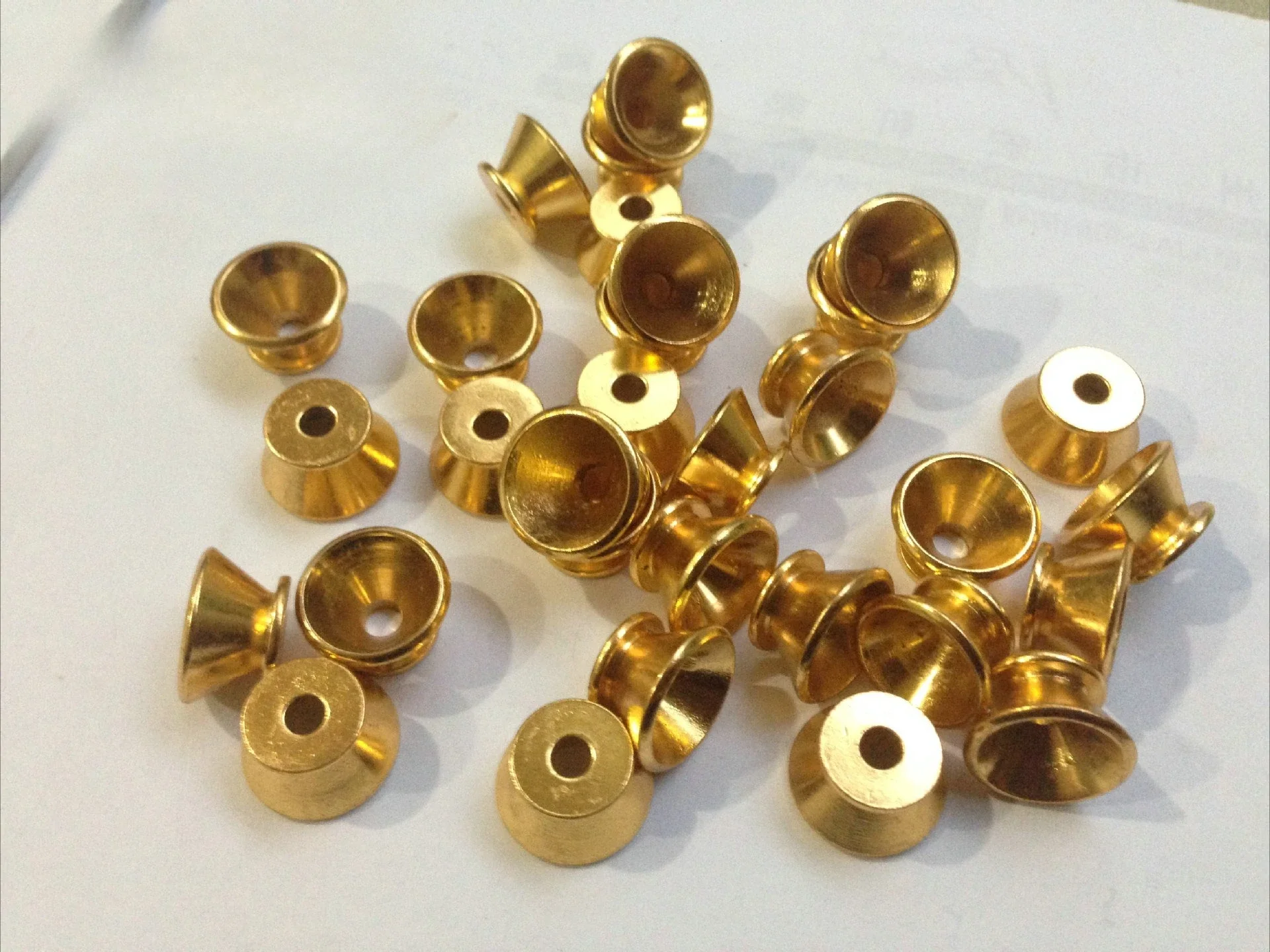 기타 미디엄 스트랩 버튼 스트랩 버클 고급 구리 테일 딩 나사 패드 포함 골드