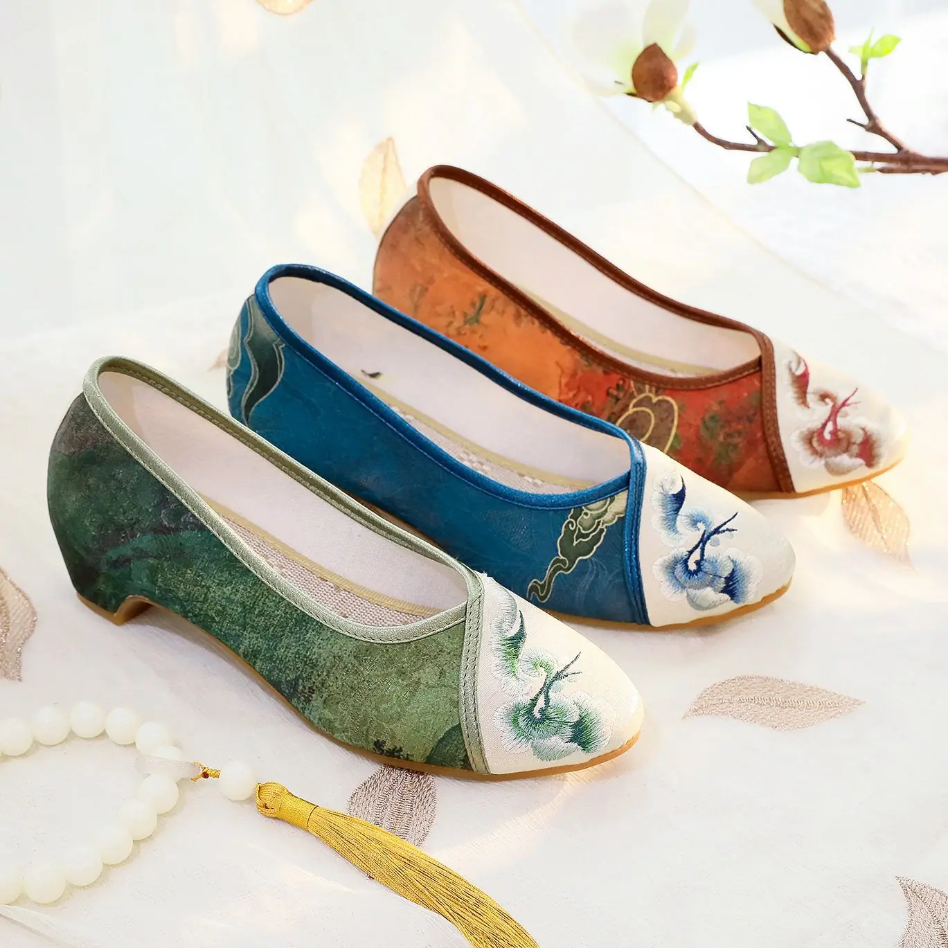 ขนาด 35-40 ฤดูร้อนเก่าปักกิ่งรองเท้าผ้า Cheongsam Pointed Toe รองเท้าผู้หญิงสไตล์ชาติพันธุ์รองเท้าปัก