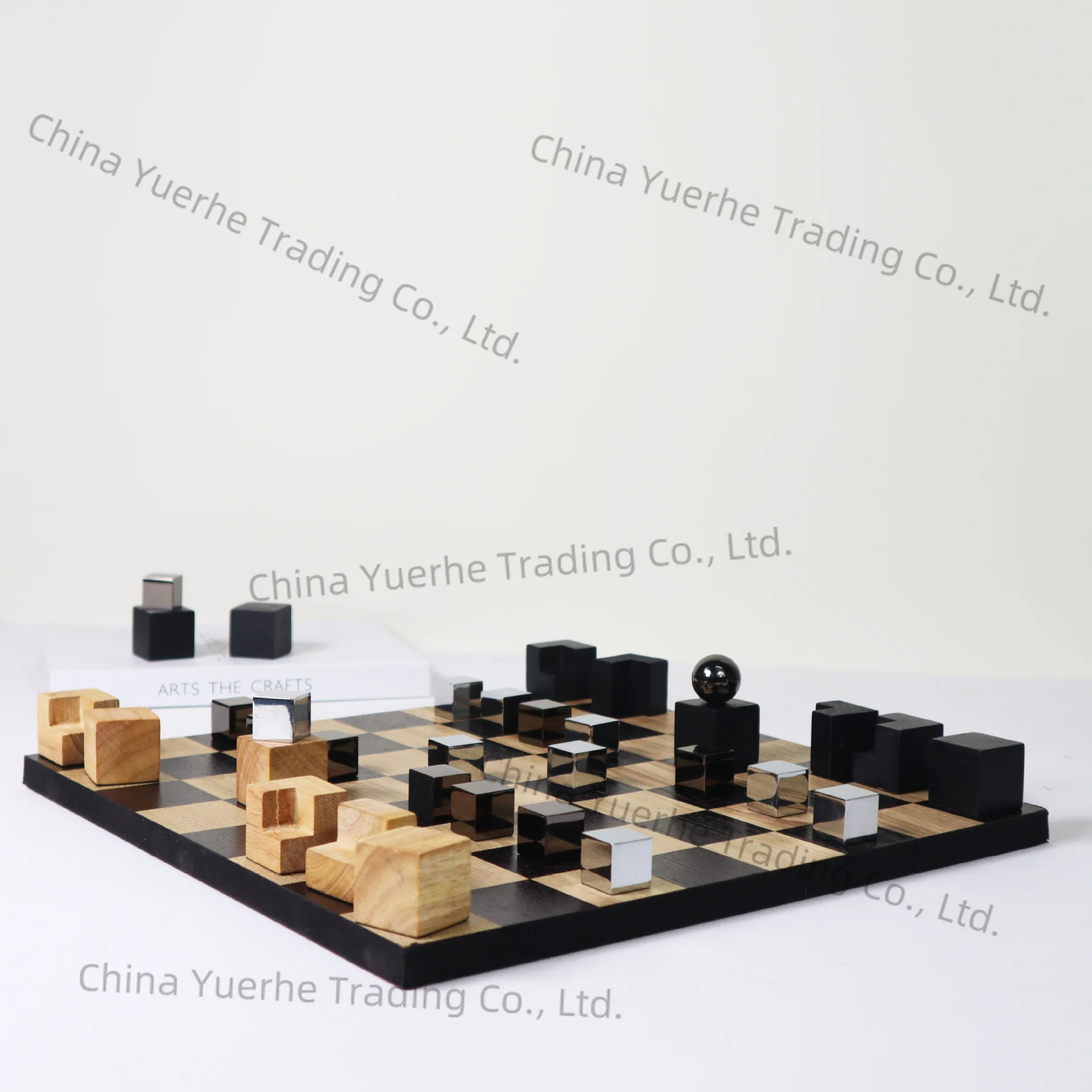 

Modern simple European classic international black and white checkerboard horse hair creative ornament chess living room desktop