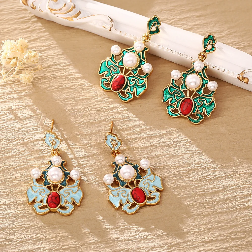 

Fashionable and exquisite retro glaze earrings for women niche temperament earrings high-end silver needle earrings
