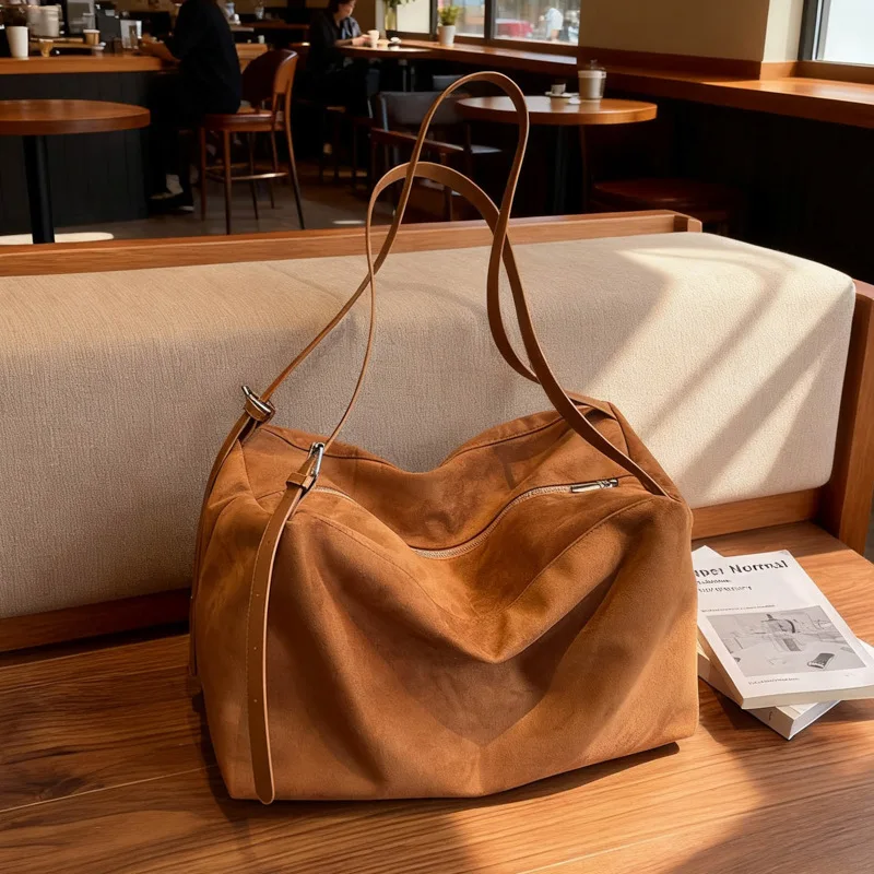 

Винтажная замшевая сумка через плечо, женская легкая сумка через плечо большой вместимости для путешествий, удобная и текстурированная универсальная сумка-тренер