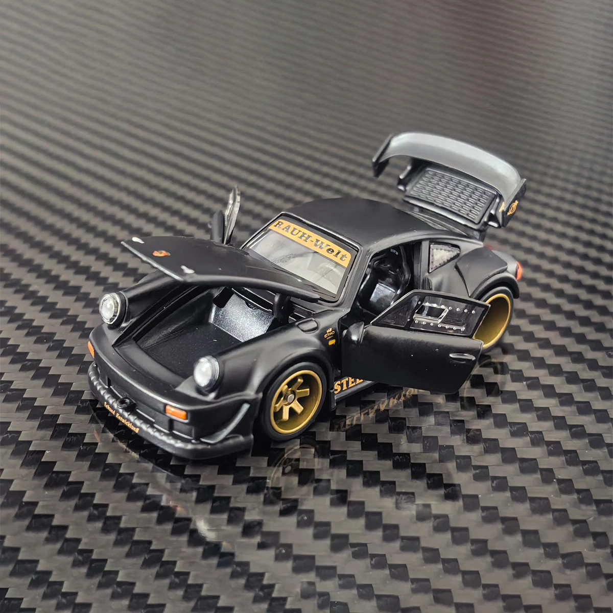 HG64 X FG 1:64 Porsche 930 RWB Stella Artois - Acabado Negro Mate con Figura, Modelo de Auto de Aleación Fundida a Presión, Totalmente Abrible, Regalo Coleccionable