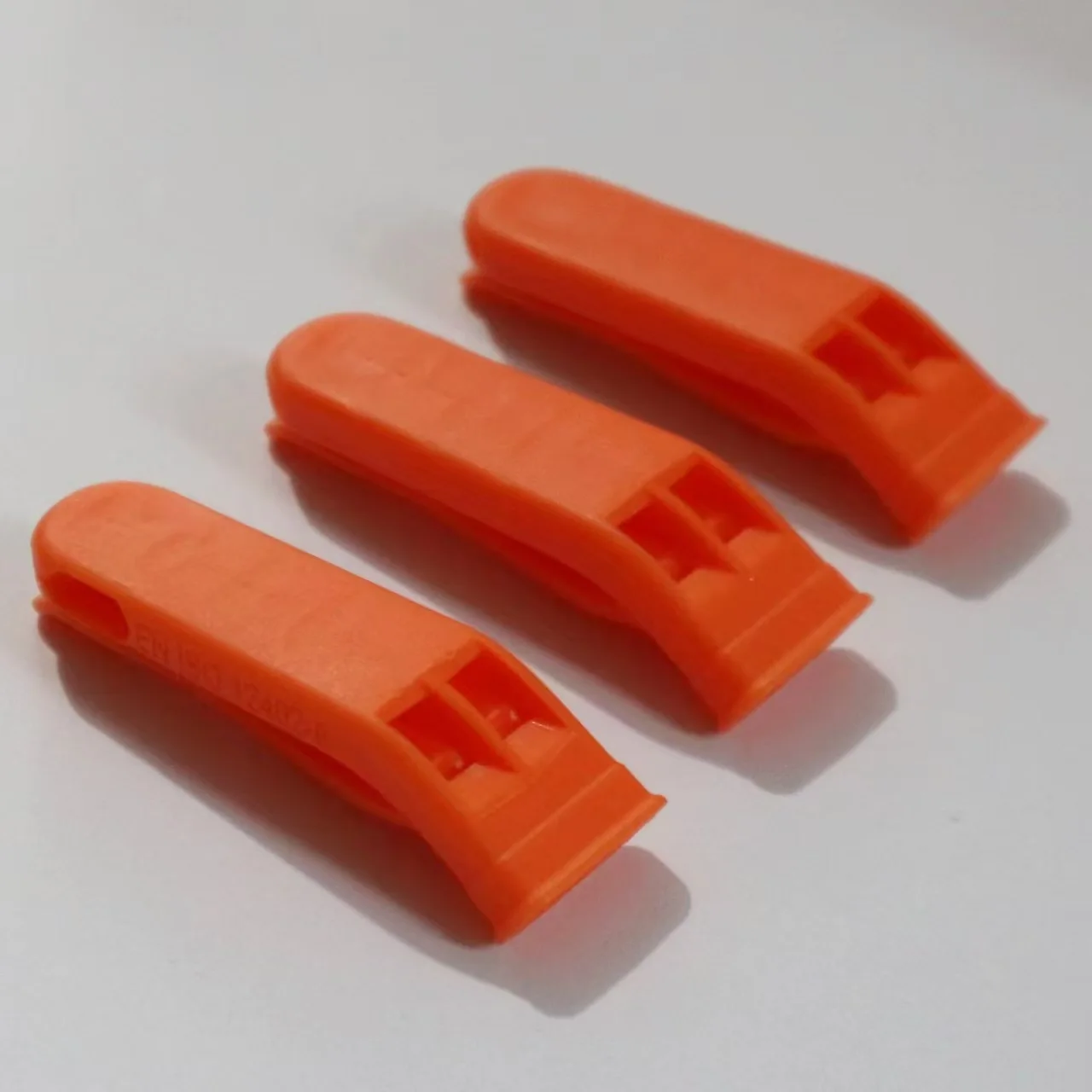 

Уличные аварийные свистки: громкий сигнал для выживания и спасения, идеально подходят для кемпинга, походов, рыбалки, а также для групп поддержки (чирлидинга)