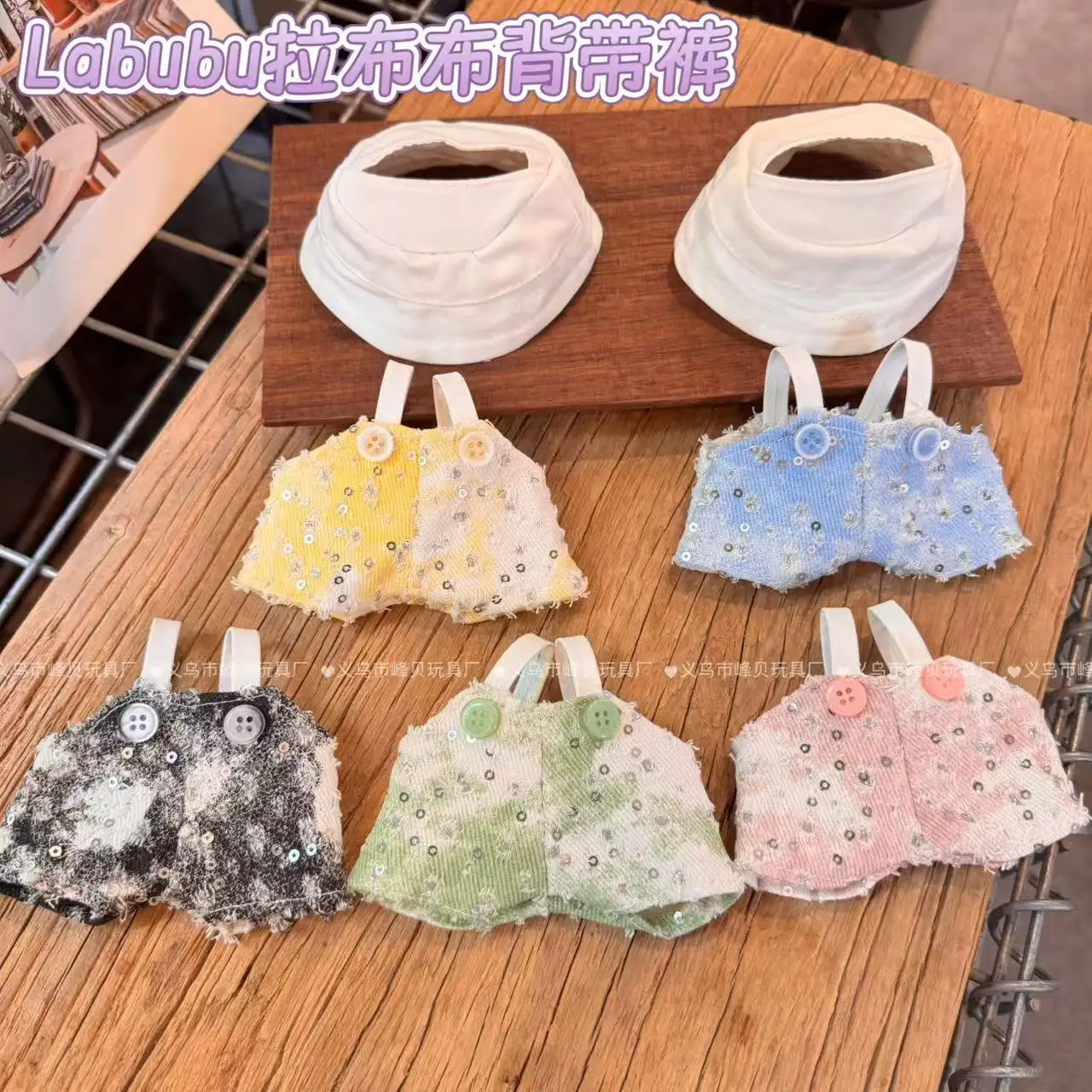 

Labubu Детская одежда Красочные контрастные джинсовые брюки на бретельках Шляпа с блестками Комплект Labubu Одежда только для малышей на продажу