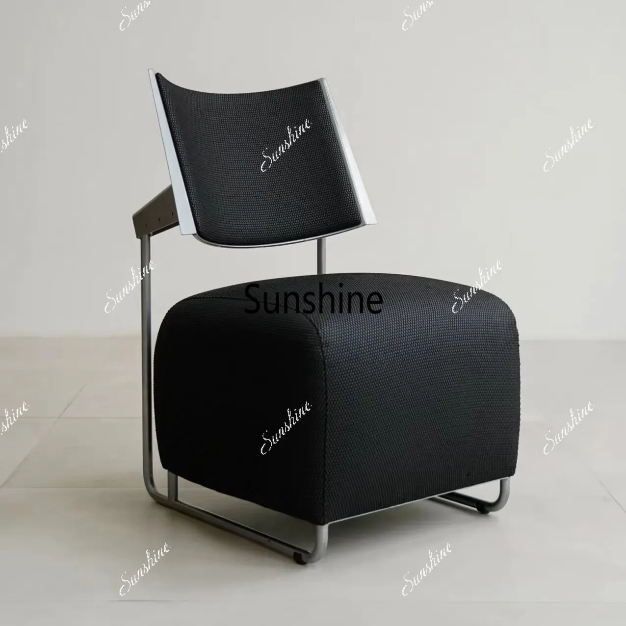 

Antique leisure chair in the living room, niche classic retro single leather sofa