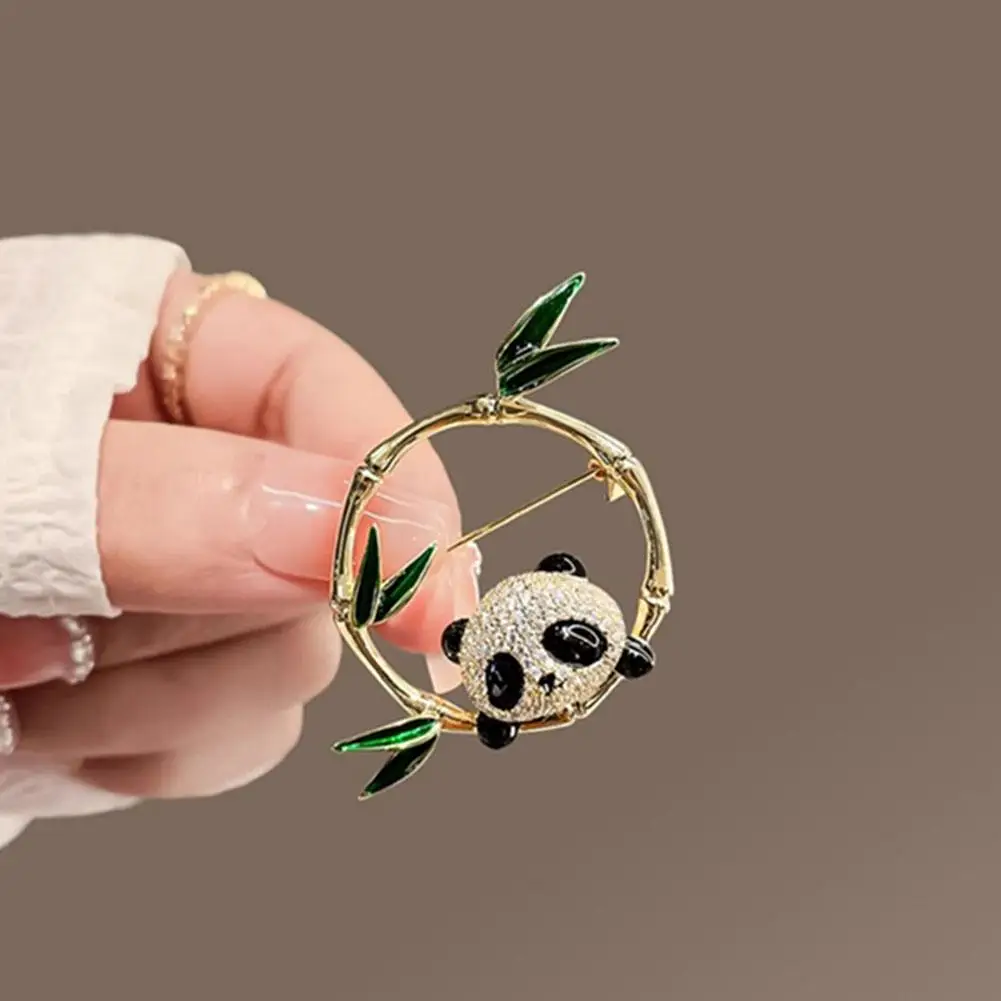 Cute Lovely Panda Bamboo Brooch For Women Girls Enamel Rhinestone Panda Pins Dress Hat Bag Suit Tie Accessories Jewelry Gif W9Z8