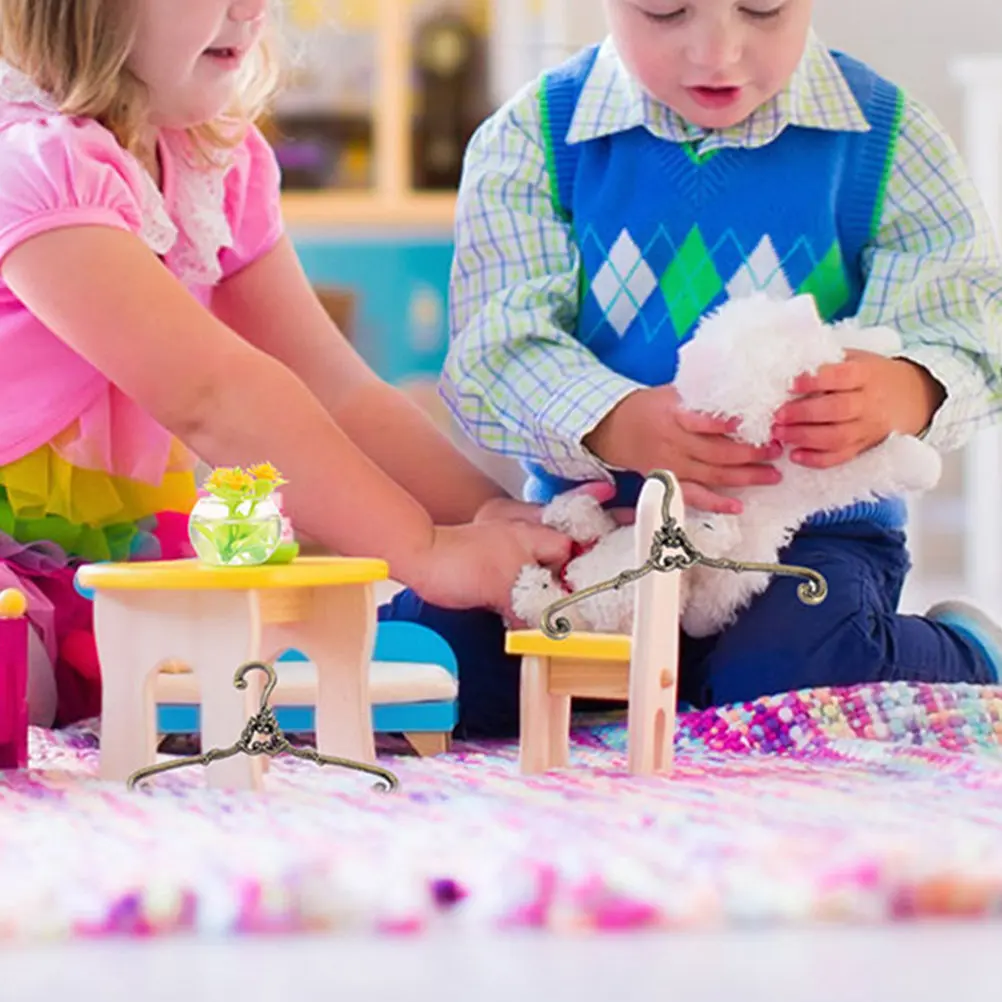 

Набор из 15 изысканных мини-вешалок для кукольного домика: прочные металлические миниатюрные вешалки для одежды, элегантная подставка для демонстрации в миниатюрном доме