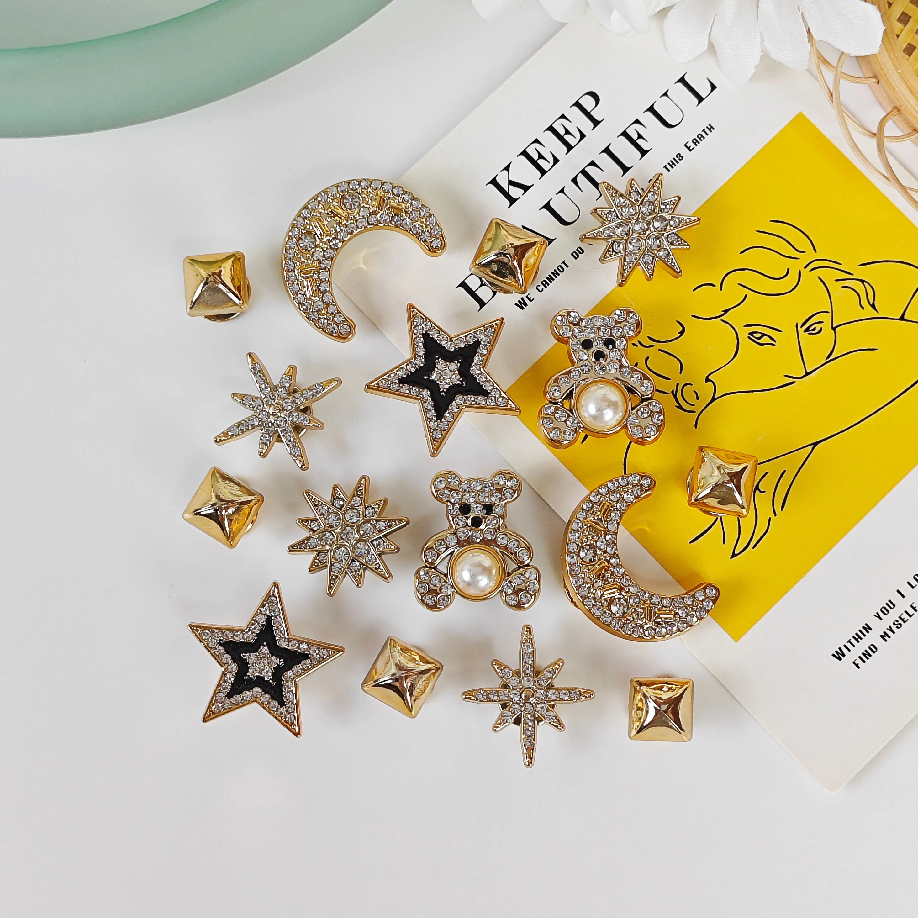 16Pcs DIY Shoe Decoration Charms Shiny Moon, Bear, Star, Geometric Square Decorative Buckles Non-Metallic Lightweight Material Y2K Fashion Versatile Cute Personality Style for Both Men and Women Suitable for Eva Beach Shoes, Sandals, Removable Shoe Decoration, Holiday Gift