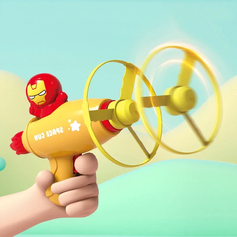 الرجل العنكبوت أنيمي الشكل الدوران قاذفة بندقية الفضاء الخيزران اليعسوب الاطفال اللعب مع ضوء في الهواء الطلق طرد لعبة المنتقمون الرجل الحديدي #2