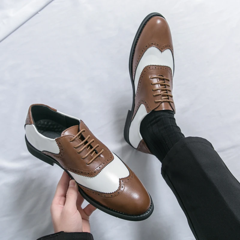 영국 남성 가죽 신발 화이트 브라운 비즈니스 캐주얼 브록 조각 레트로 드레스 신발