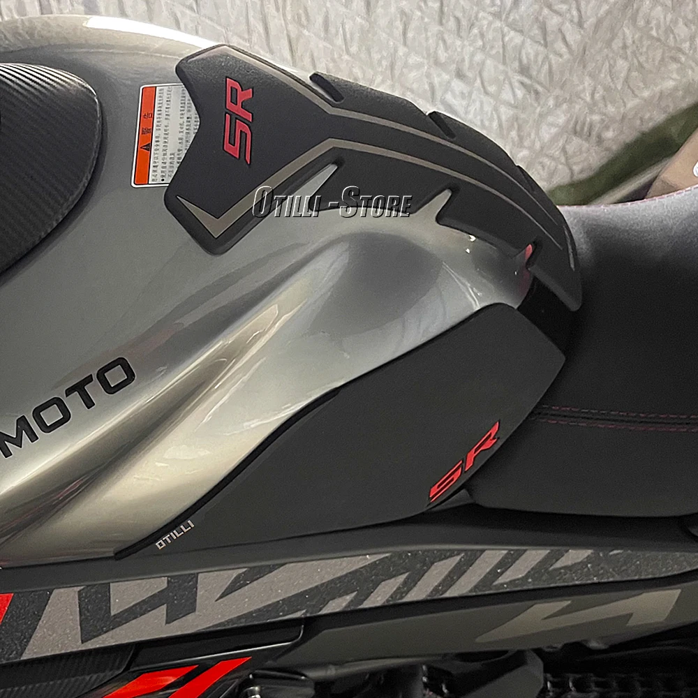Neue Motorrad Kraftstoff Tank Pads Anti-slip Tankpad Aufkleber Gummi Schutz Aufkleber Für CFMOTO 450 SR 450SR 450sr 450 sr 2022 2023