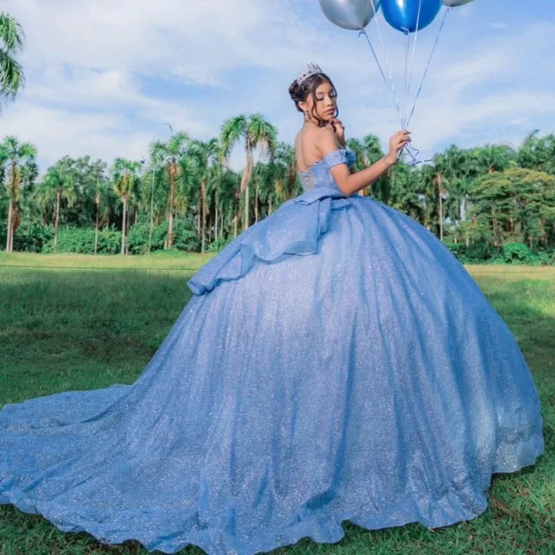 فستان Quinceanera باللون الأزرق السماوي اللامع مكشوف الأكتاف من الدانتيل اللامع بفيونكة طويلة وذيل طويل فيستدوس دي 15 Quinceanera تخصيص #5