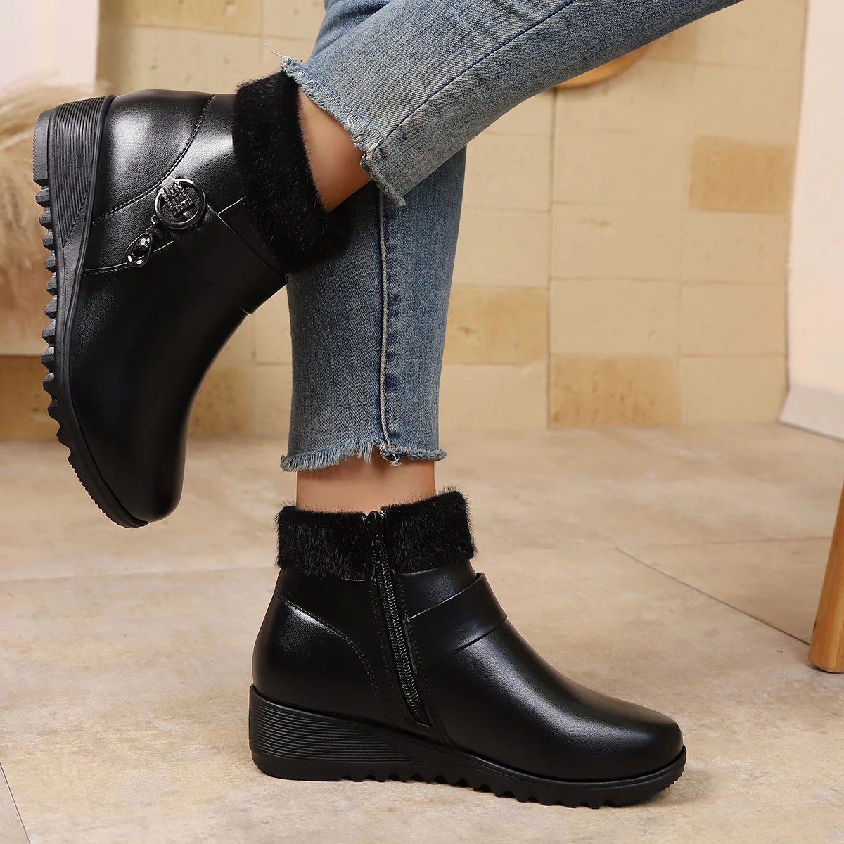 New Winter Warm And Non-Freezing Fleece Short Boots For Middle-Aged And Elderly People With Soft Soles And Anti-Slip Properties