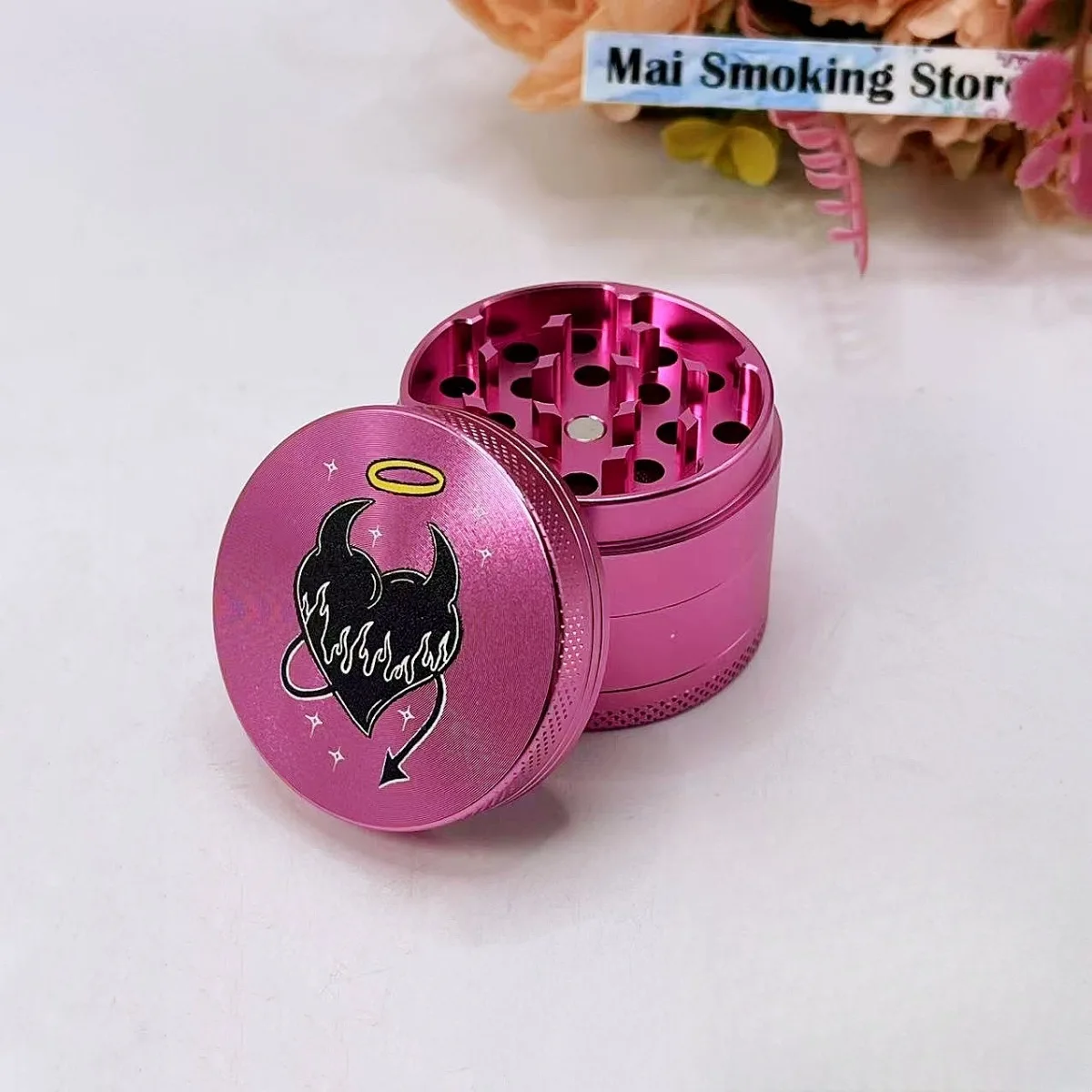 Moedor de Ervas Rosa de 2 Polegadas em Metal com 4 Camadas para Especiarias, Sal, Pimenta, Ferramenta para Fumar Cigarros