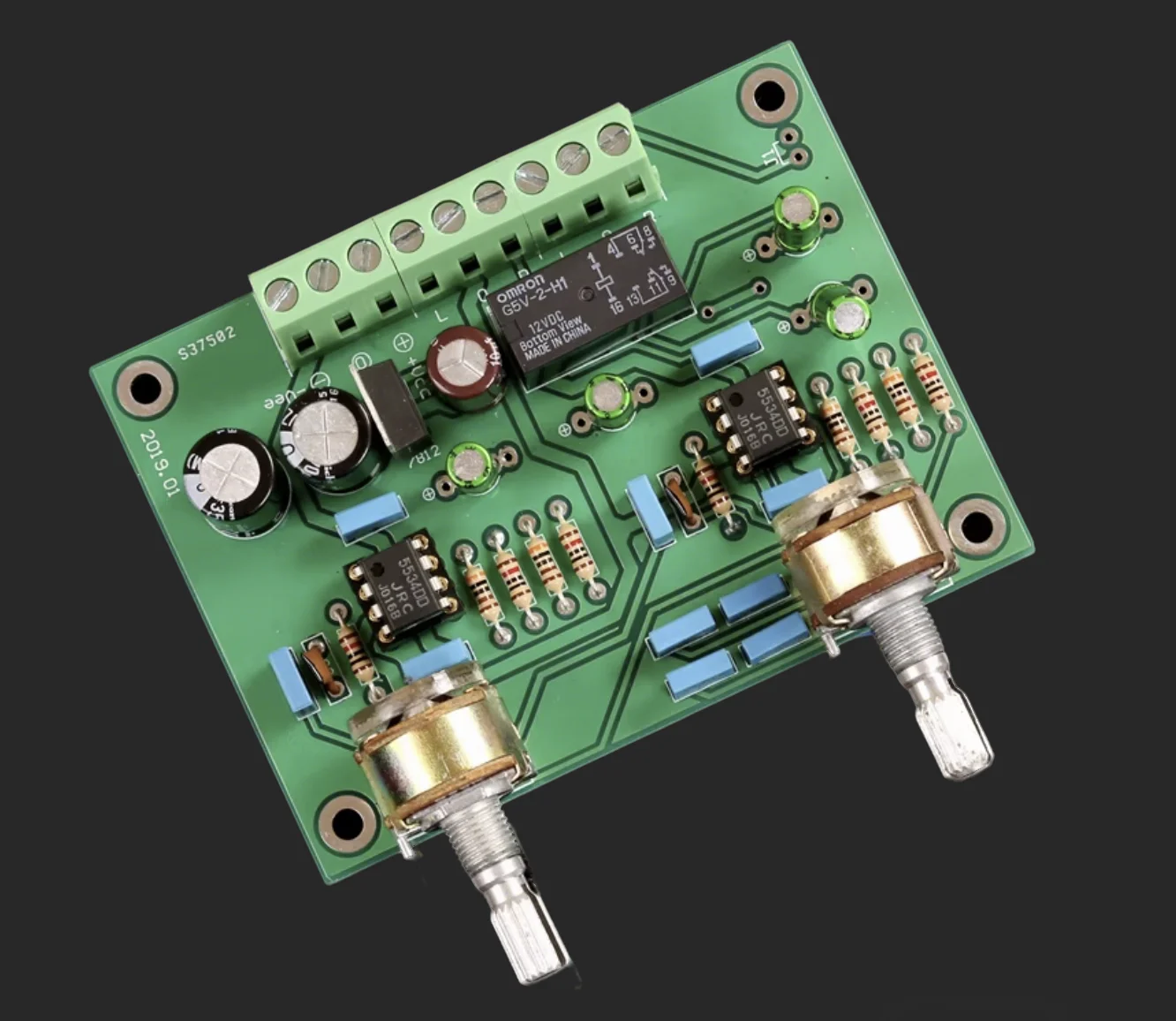 

Высококачественная Hi-Fi тон-платформа с отрицательной обратной связью и аудиофильским операционным усилителем для предусилителя