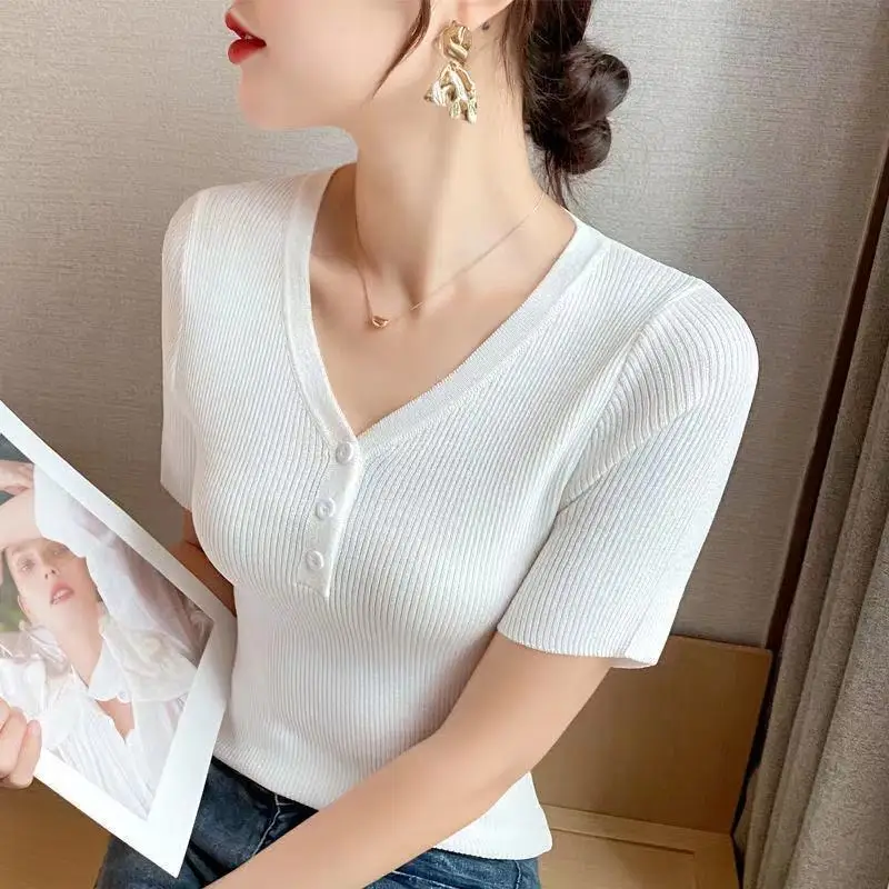 T-shirt estiva stile coreano nuova vestibilità slim in seta di ghiaccio con scollo a V per donna manica corta in maglia sottile base superiore abbigliamento interno versatile