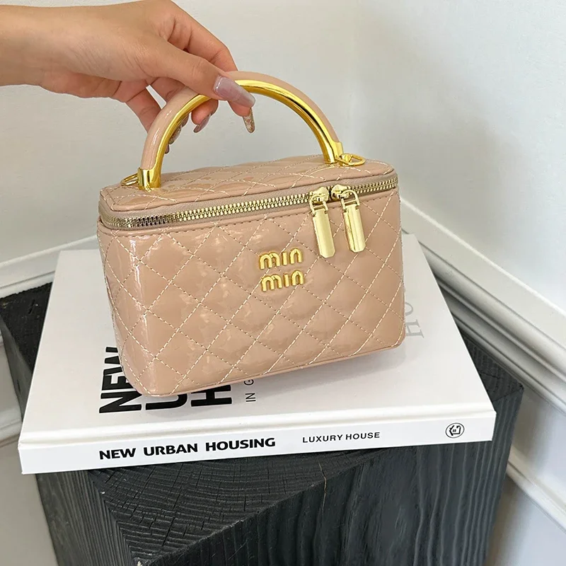 

High-End Vintage Crossbody Handbag For Women Everyday Commuter With Messenger Style And Simple Design