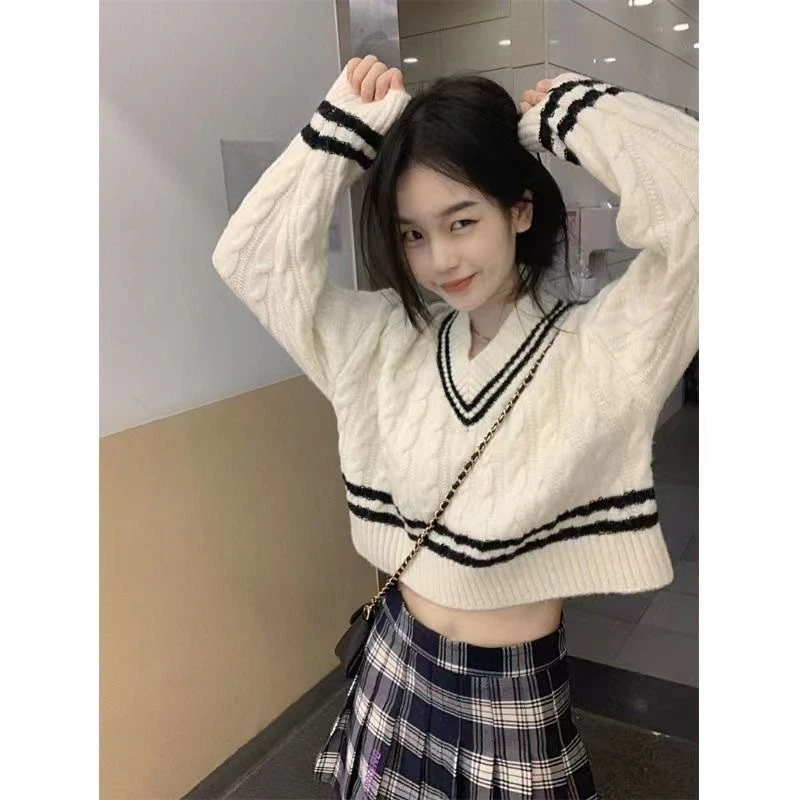 College Style Short Fried Dough Twists Contrast Round Neck Sweater Women\'s Autumn and Winter V Loose Knit Long Sleeved Sweater