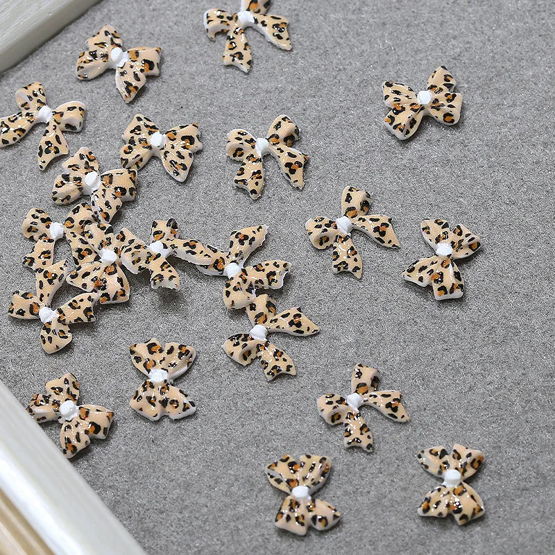 50 Uds. De cinta con estampado de leopardo 3D para uñas, dijes de lazo de resina, cinta de dibujos animados, lazo, diamantes de imitación, decoración artística de uñas, accesorios de manicura DIY