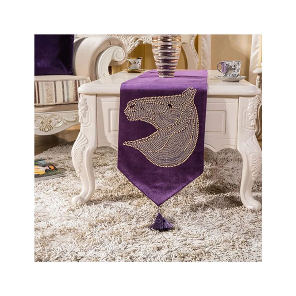 أوروبا الفاخرة نمط الجدول عداء مع شرابة أسلوب بسيط الحصان رئيس التطريز سهلة التنظيف عدم الانزلاق غطاء الطاولة مفرش السرير