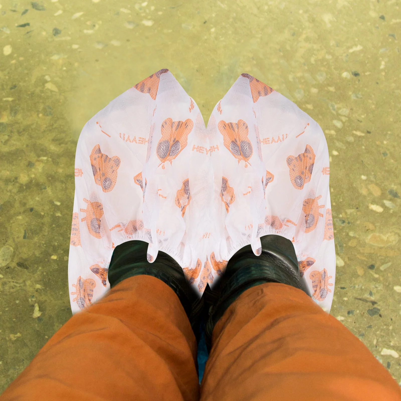 

50 Pcs Non woven Shoe Covers Waterproof Fabric Boot Shoe Protectors Covers Shoes Protector Indoors Anti slip Home Cute Bear