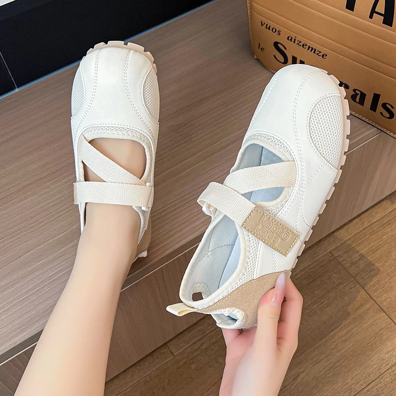 Retro White French Flat Bottomed Mary Jane Women's Shoes 2024 New Summer Shallow Mouth Round Toe 100 Pairs Skirt Single Shoes