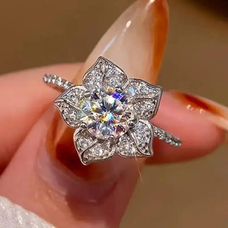 Huitan Ästhetischer blumenförmiger Damenring für Hochzeit, Verlobung, trendiges, ausgefallenes Zubehör, eingelegter, glänzender CZ-Schmuck, eleganter Damenschmuck