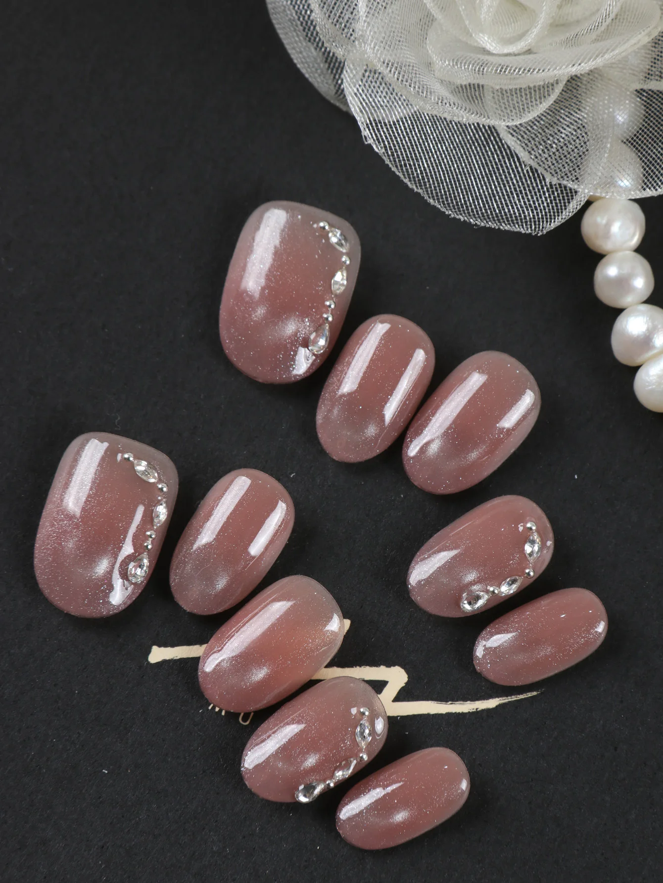 10 Stück Aufklebenägel Kurze Katzenaugen-Effekt Glitzer-Diamant Aufklebenägel Inklusive 1 Blatt Klebestreifen & 1 Stück Mini-Feile