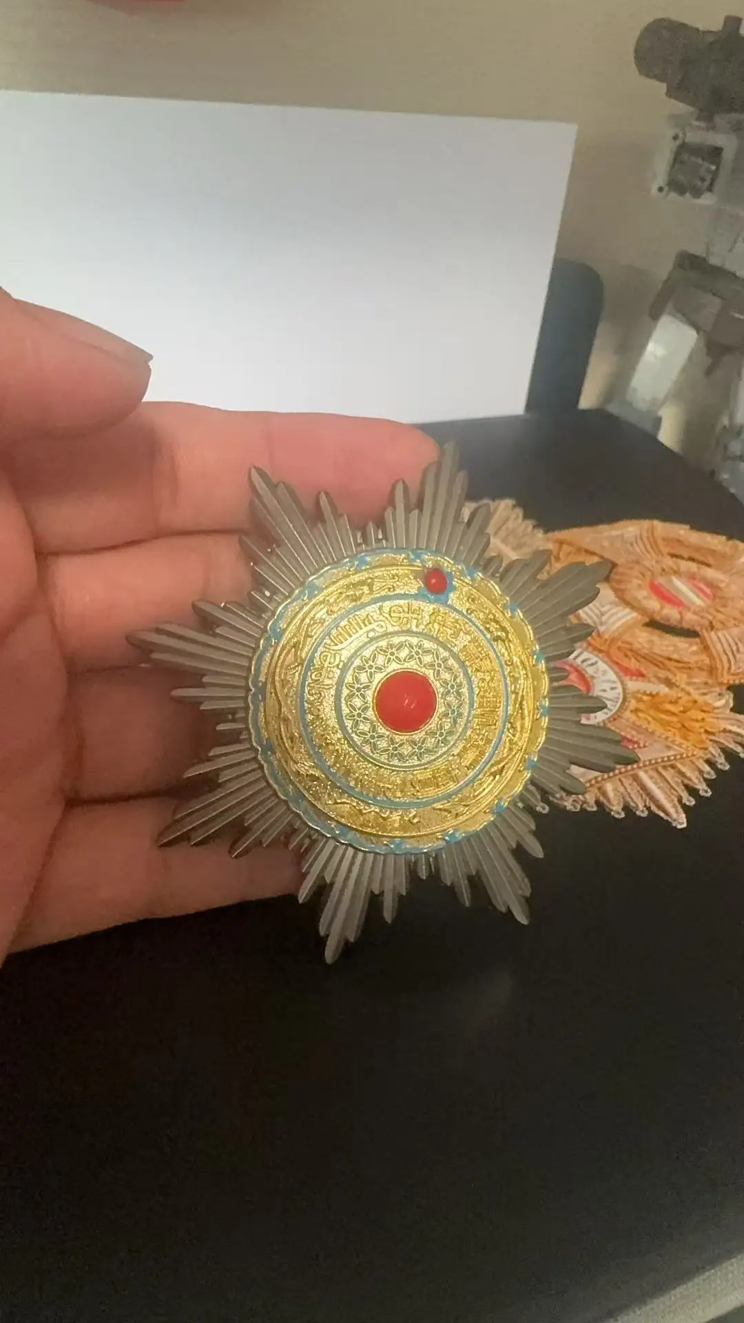 

Медаль двойного дракона второго класса, первого класса